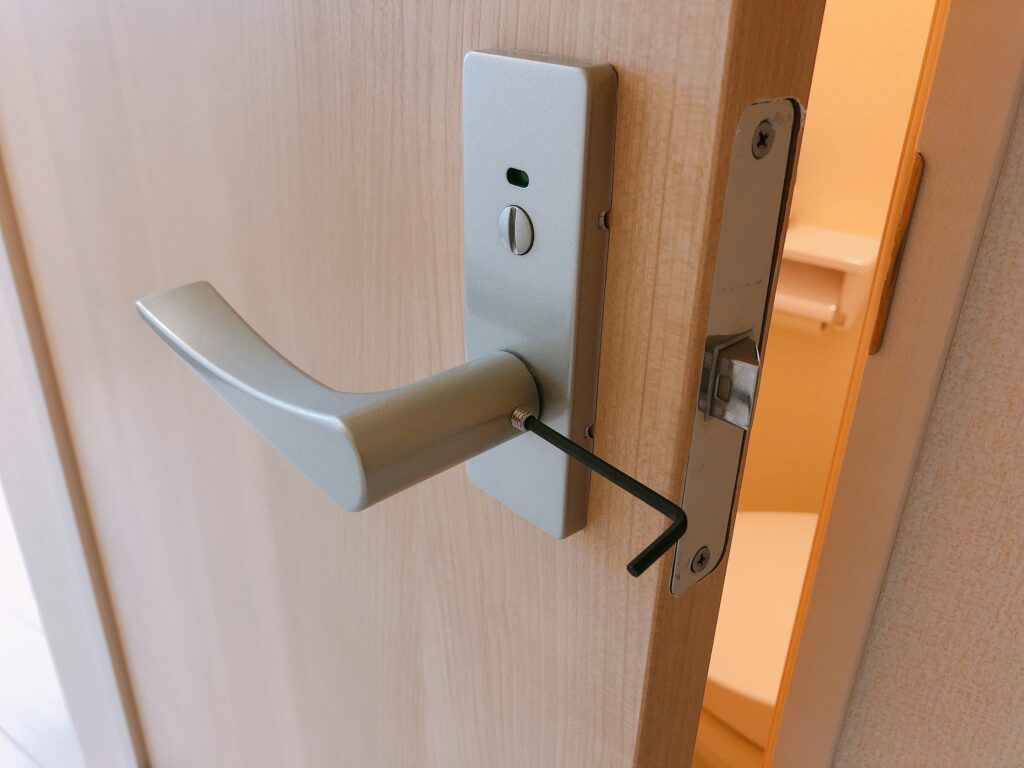 ドアノブの外し方 動画あり トイレや室内で多いレバーハンドルの交換方法