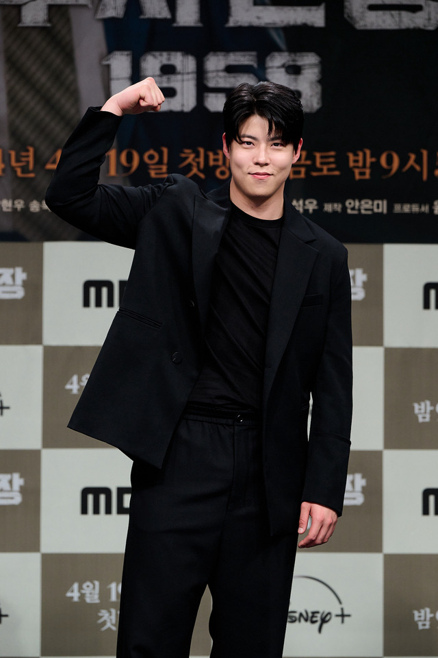 兵役②EXO・シャイニー・BTOB・ハイライト・2PM・インフィニット、'熱血服務'中のアイドルkazumiのミーハーワールド