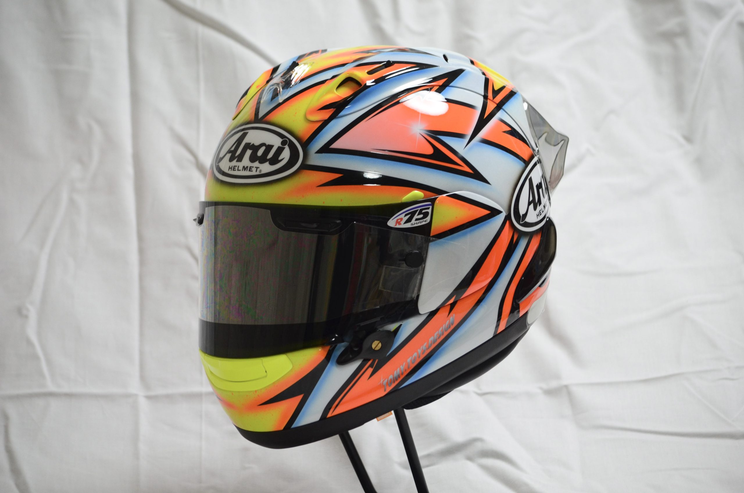 モトクラフト岡崎のオリジナルペイント 塗装 ヘルメット施工例