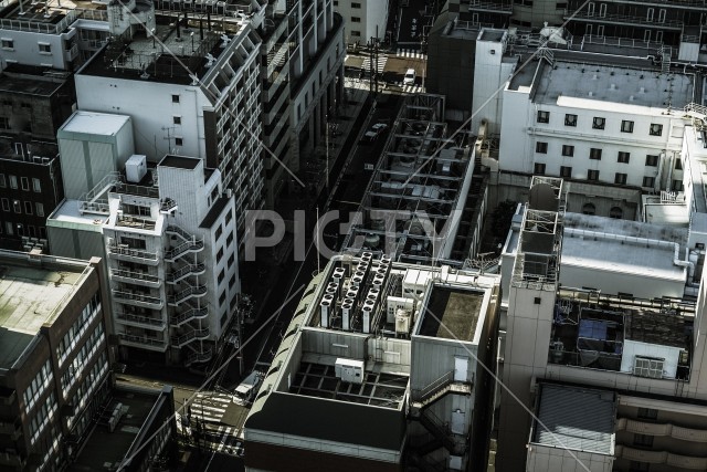 58 室外機の屋上設置、二重天井発泡ウレタン断熱材リノベーションしたビルに住む