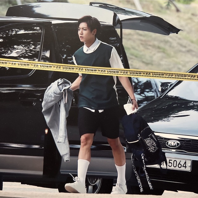 7 件の「防弾少年団 車」や「ジョングク」のアイデアを見つけましょうbts 画像、bts かっこいい、ジミン など