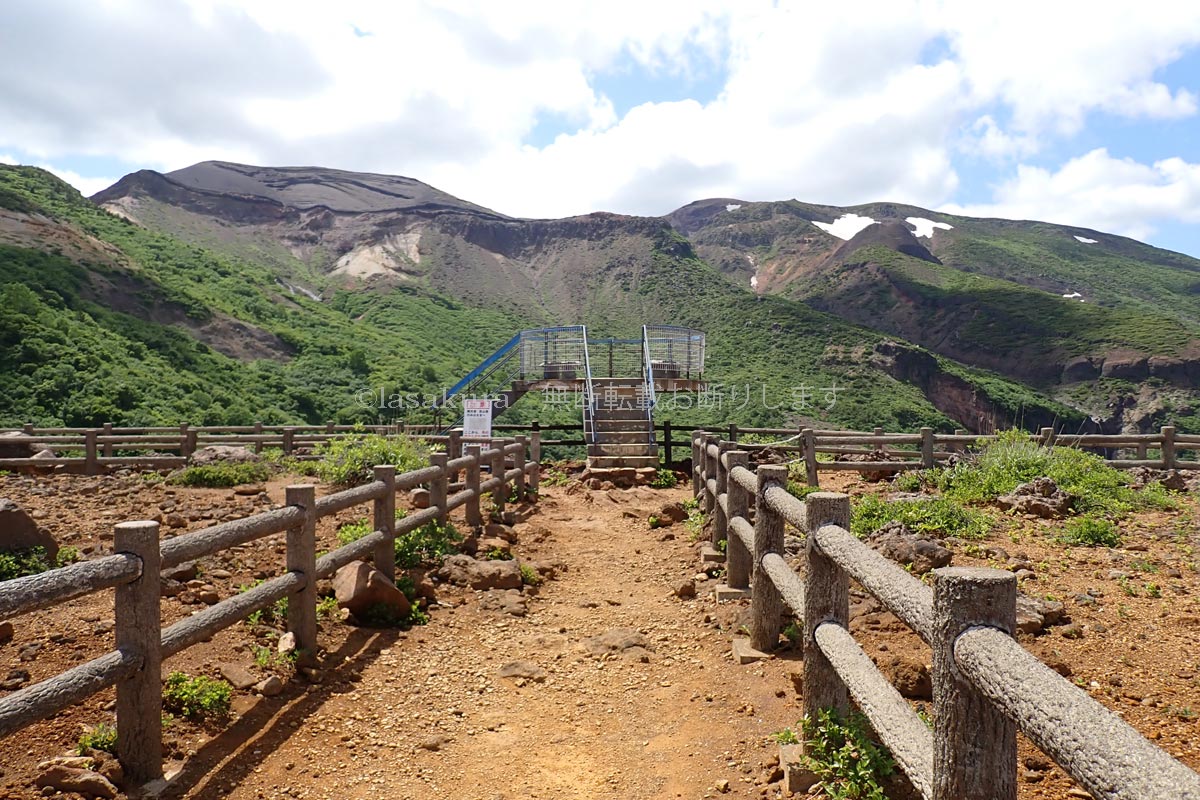 蔵王エコーライン駒草平 駐車場から見た夜景 遠すぎるのか？ホント下手っぴで 設定も何が良いやら分からない まま撮影本当は御釜に行って夕暮れの撮影しに行きましたが、視界ゼロガス晴れず諦めて、帰り際に撮影してきました😭 夜景、星空撮影は向いてないかも？ですね😅