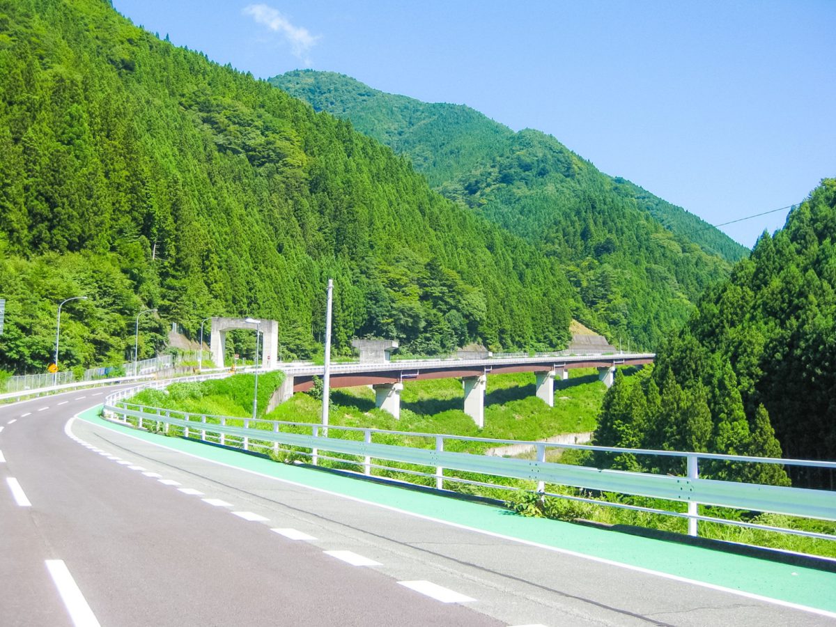 標識がない道路の速度制限は？生活道路は法改正で時速30kmに - クルマのわからないことぜんぶ車初心者のための基礎知識norico ノリコ