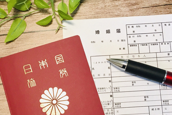 職場への結婚報告はいつするのが正解？順番やタイミングなど正しい伝え方を解説格安結婚式 スマ婚