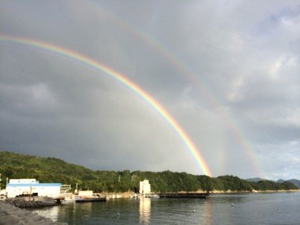 ダブルレインボー出現 雨上がりの名張市内で |