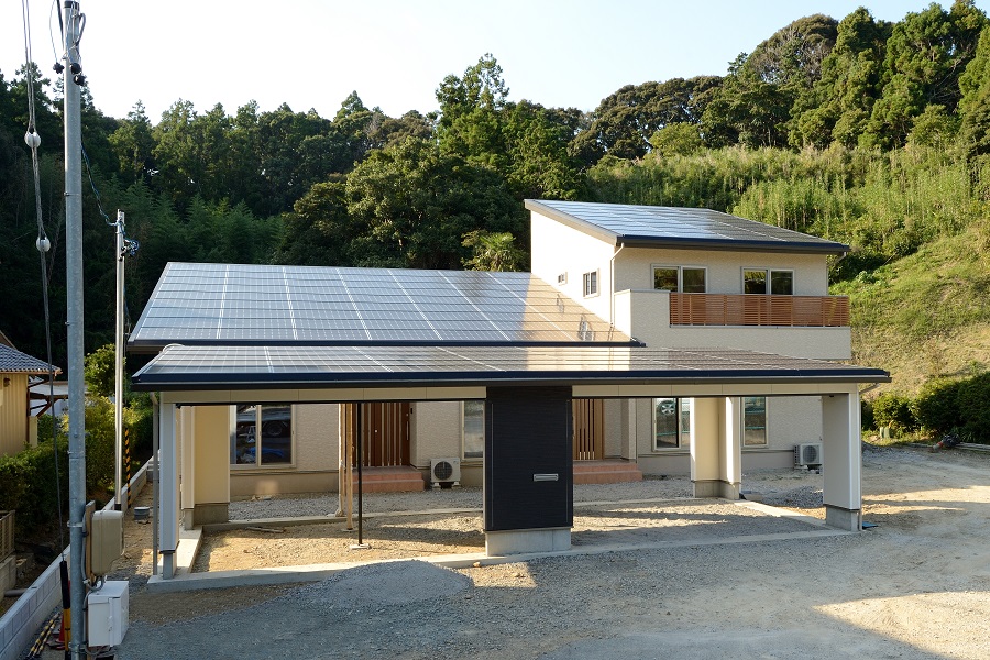 ガレージ屋根に太陽光パネル - ecosunメンテナンスサービス株式会社