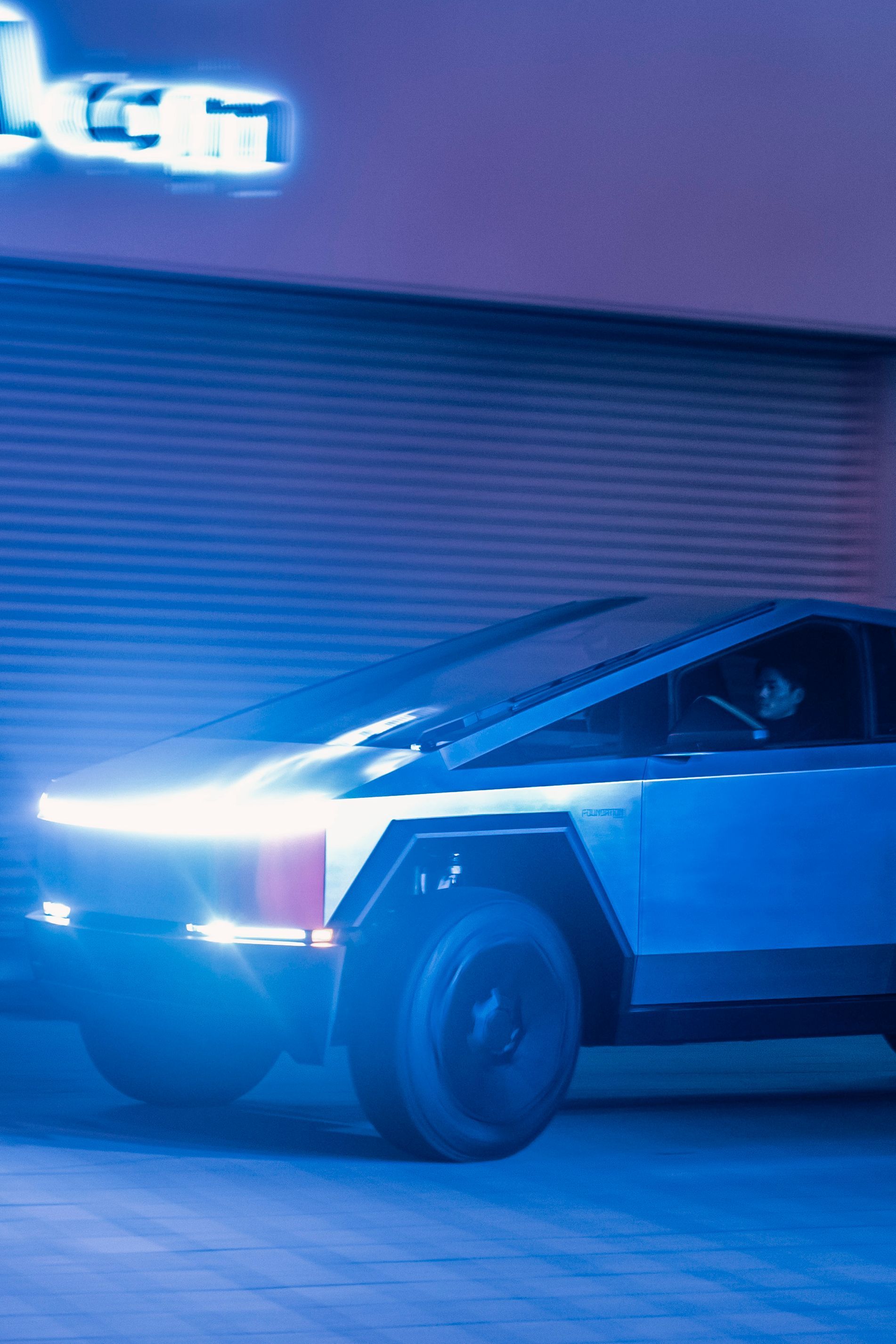 テスラ「サイバートラック」発表〜笑っちゃうくらい「WOW!」な電気自動車でしたEVsmartブログ