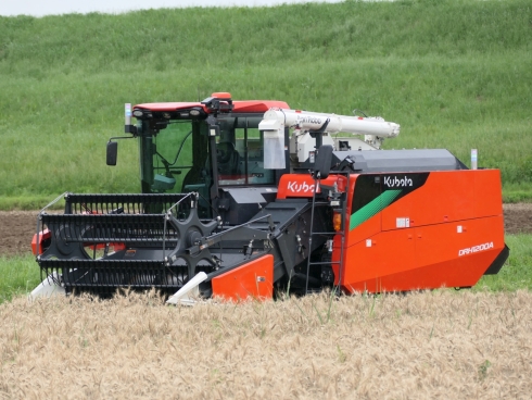 下町ロケット」よりもすごい!? 無人トラクターのリアルは想像以上だったくるまのニュース