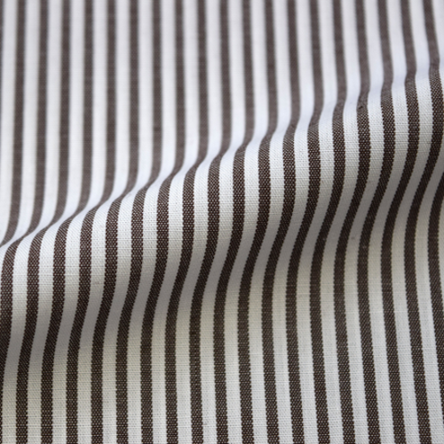 ロンドンストライプを使ったビジネスカジュアルスタイルオーダースーツのFABRIC TOKYO