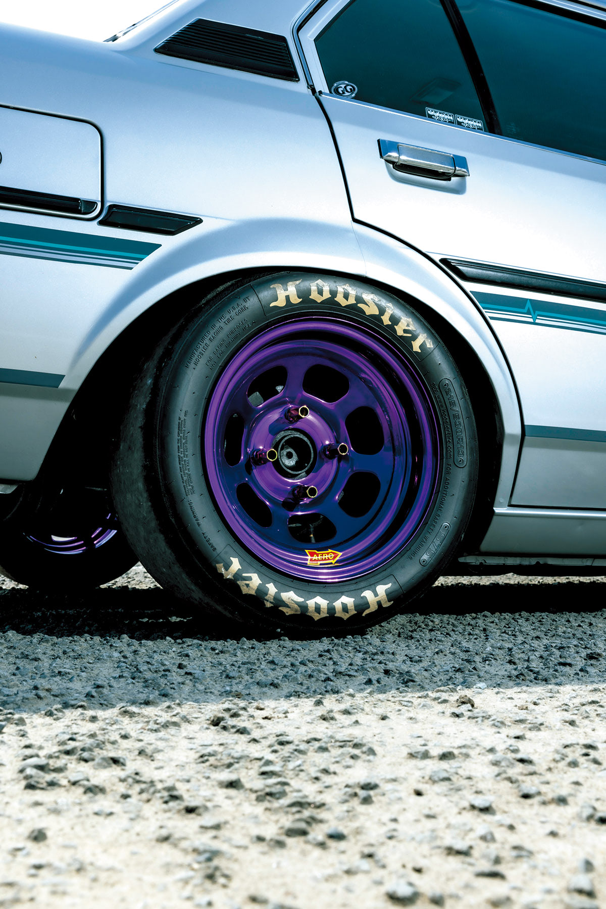 トヨタ爆速セダン「カローラ」登場！ ド迫力ウイング＆シャコタン装着！ 過激カスタムイメージがスゴい！くるまのニュース