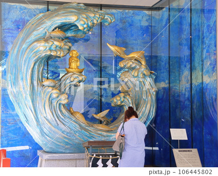 十日恵比寿神社⛩️ ⁡ 今年も家族で商売繁盛の神様、十日恵比寿神社の正月大祭に行って来ました⛩️ 福引で大当たりの小槌でました🙌✨良い年になりそうです☺️十日恵比寿神社正月大祭 十日恵比寿神社 商売繁盛 家内安全 えびす銭 サンドアーティスト レジン