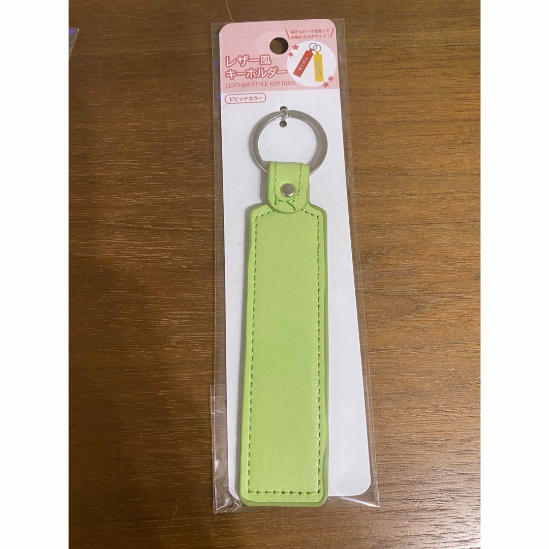 匿名配送 推し活 セリア カチューシャストラップ キーホルダー 赤 水色 黒の通販 by riliin's shopラクマ