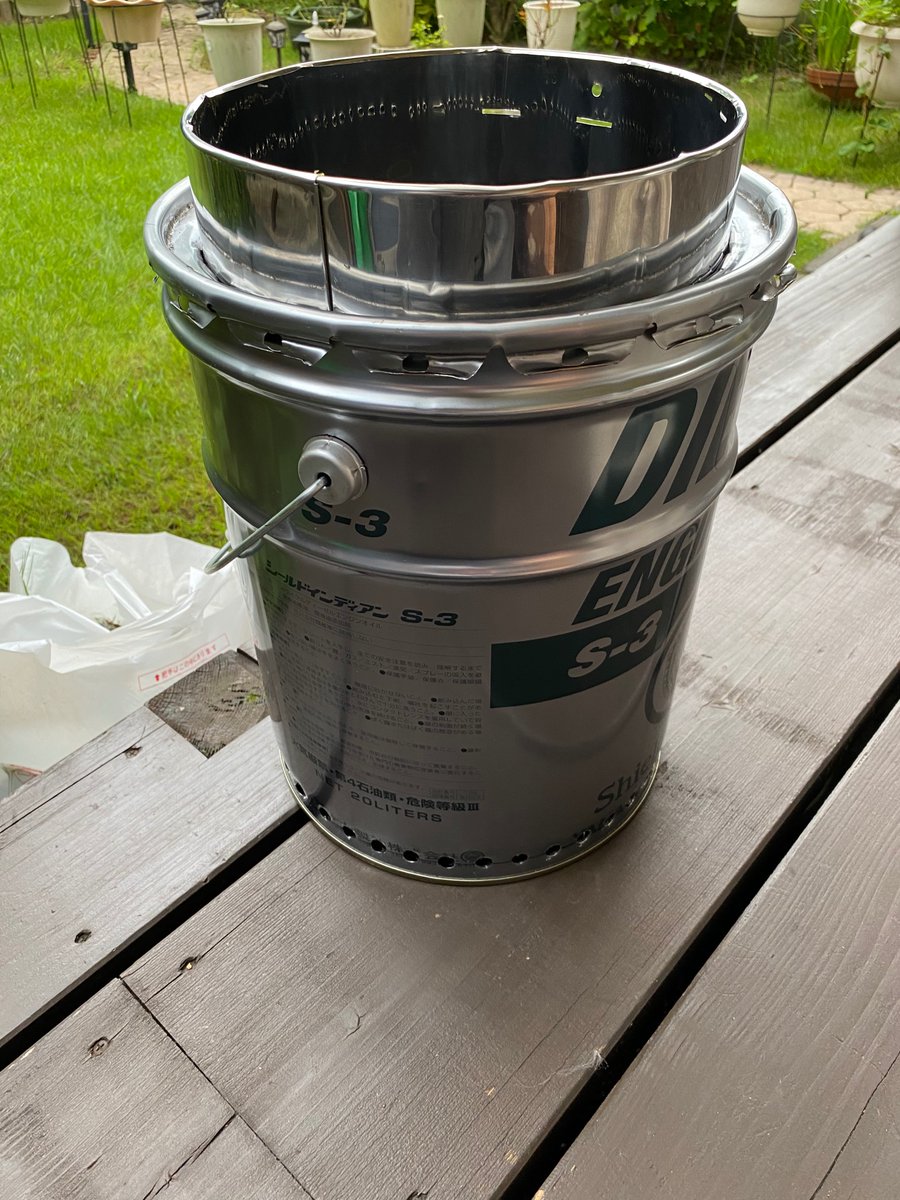 焚き火台で迷ったら一斗缶で自作 薪が入れやすい作り方解説