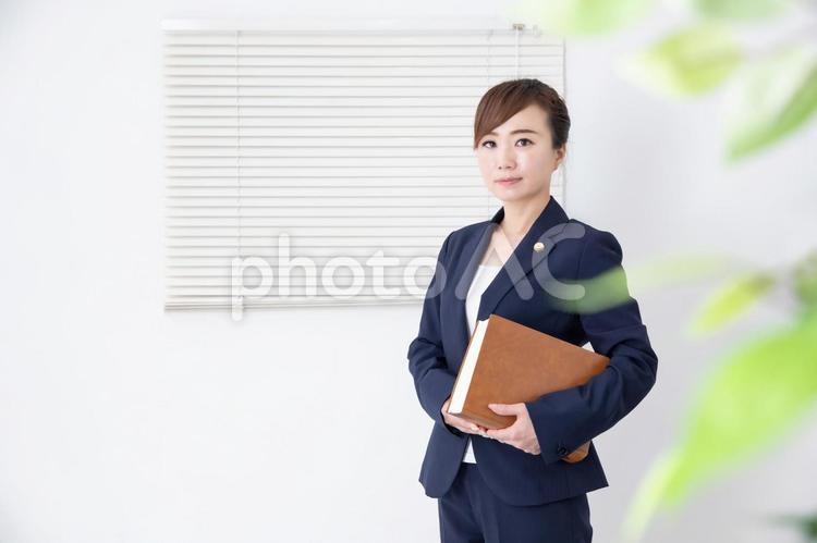 弁護士 女性 新人 の写真素材62925618- PIXTA