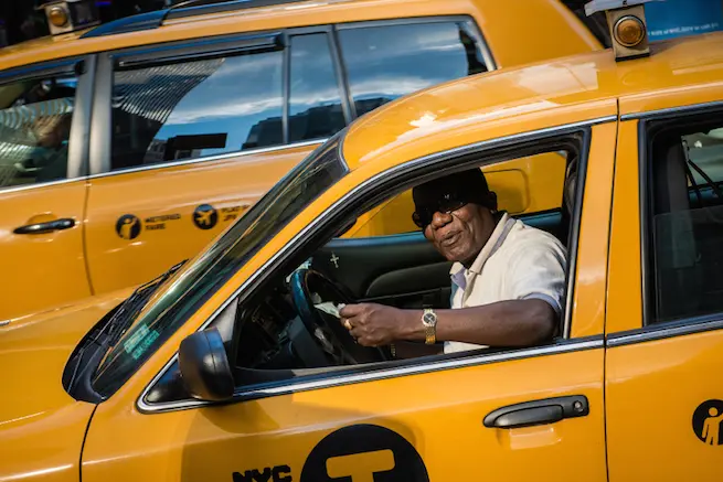 NYのイエローキャブが一斉値上げ－初乗り料金は3ドルに - ニューヨーク経済新聞