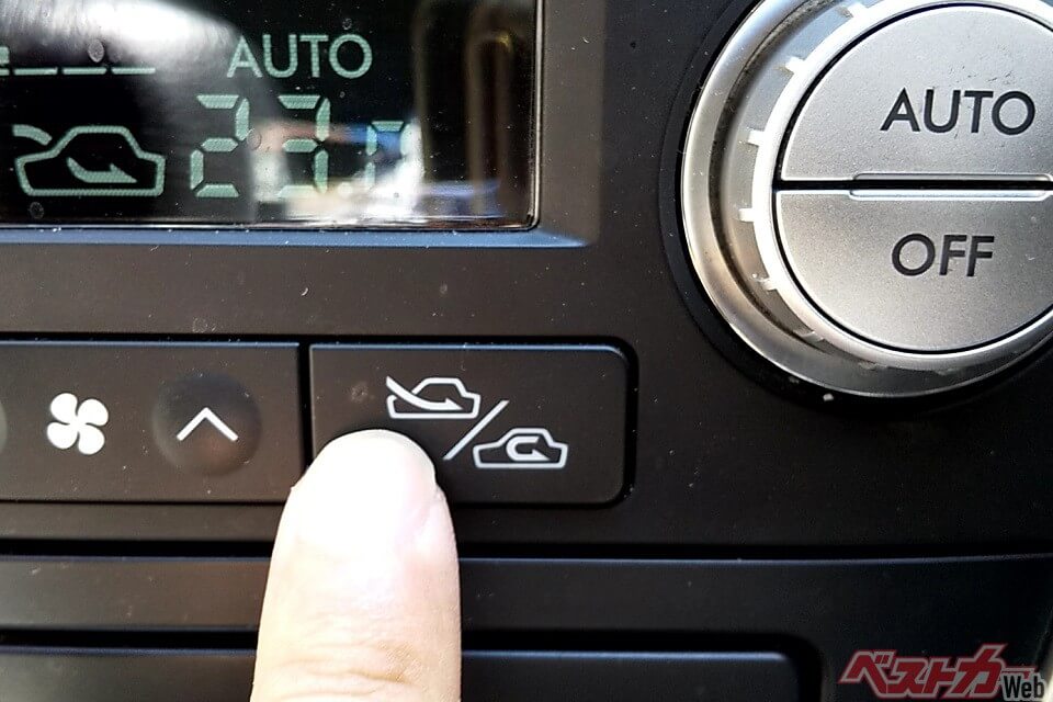 CAR-CHR80AC カーインバーター 120W車内でAC電源とUSB電源が取れる120Wカー インバーター。AC差込口1個、スマートIC内蔵USB電源2ポート搭載。サンワサプライ株式会社