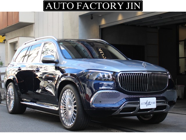 マイバッハが専用バッグを発売。車体と同じツートンカラー採用。価格は小型車並み？ - Life in the FAST LANE