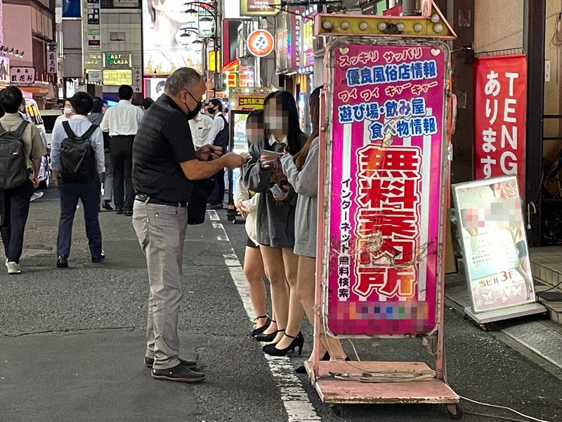 1日6万ちょっと」「生活費のため」消えぬ“立ちんぼ”…警察が“黄色い道路”で対策も“いたちごっこ”か 大阪・北区(FNNプライムオンライン) - 