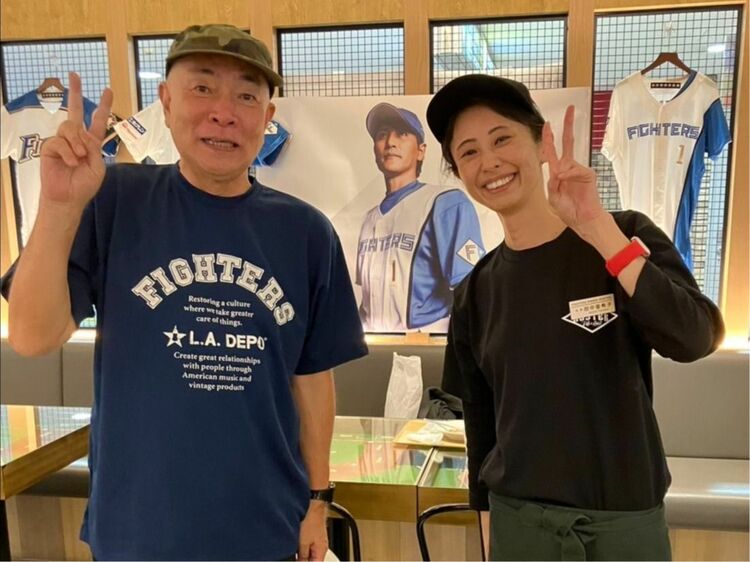 新日本プロレス所属プロレスラーのグレート-O-カーン様がアニメイトに襲来！欲しいものは妥協しない、“オタクの矜持”を胸に王者は何を買う!? 店舗貸切！お小遣いアニメイト- Yahoo! JAPAN