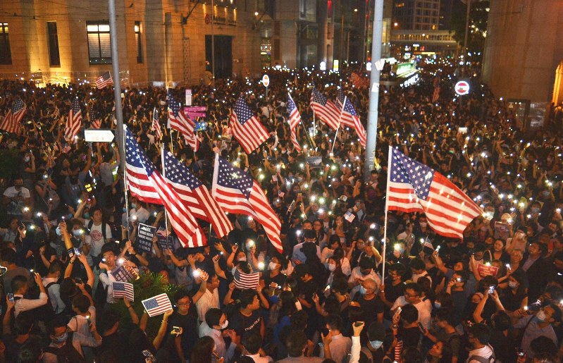 香港の独立派若手議員、就任宣誓を阻止される 写真7枚 国際ニュース：AFPBB News