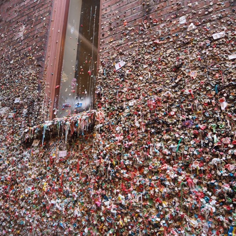 悪名高いガムの壁、パイクプレイスマーケット、シアトル : r mildlyinteresting