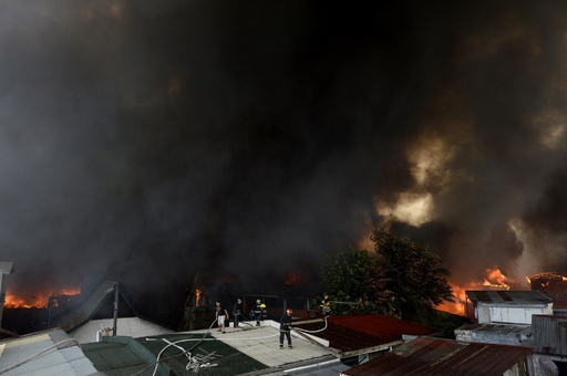 スラム街で大規模火災 マニラ、１千軒が焼失か：朝日新聞