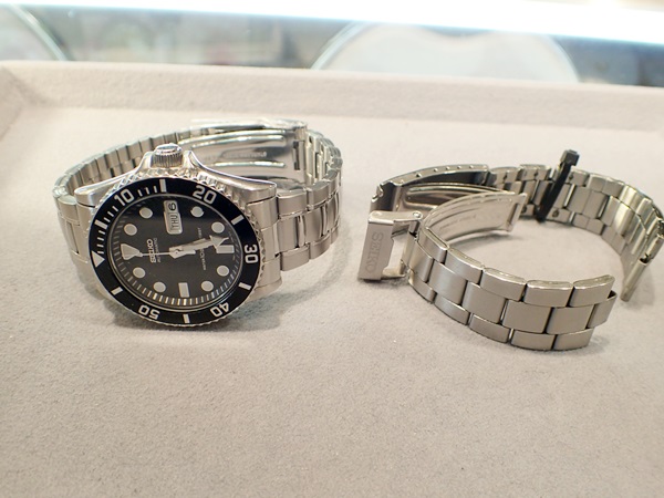 他店で断られた時計のベルト交換が急増中⤴難しいバンド交換こそ、サトウにお任せくださいメガネのサトウ小諸で本当に目に合うメガネを作る眼鏡専門店です