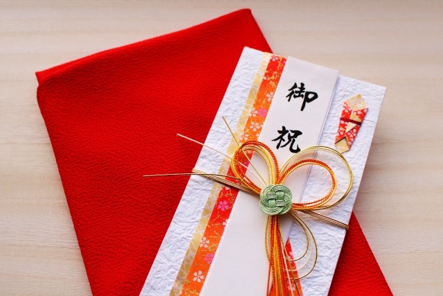 開店祝い＊開業祝いに最適！ひときわオシャレで目立つお祝い花 ローズレッド花とバルーンのお祝いギフトーバルーンブラッサムスタイル