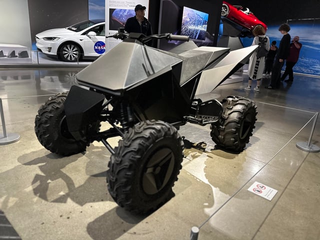 テスラ、米国でバッテリEVピックアップトラック「サイバートラック」納車開始 - Car Watch