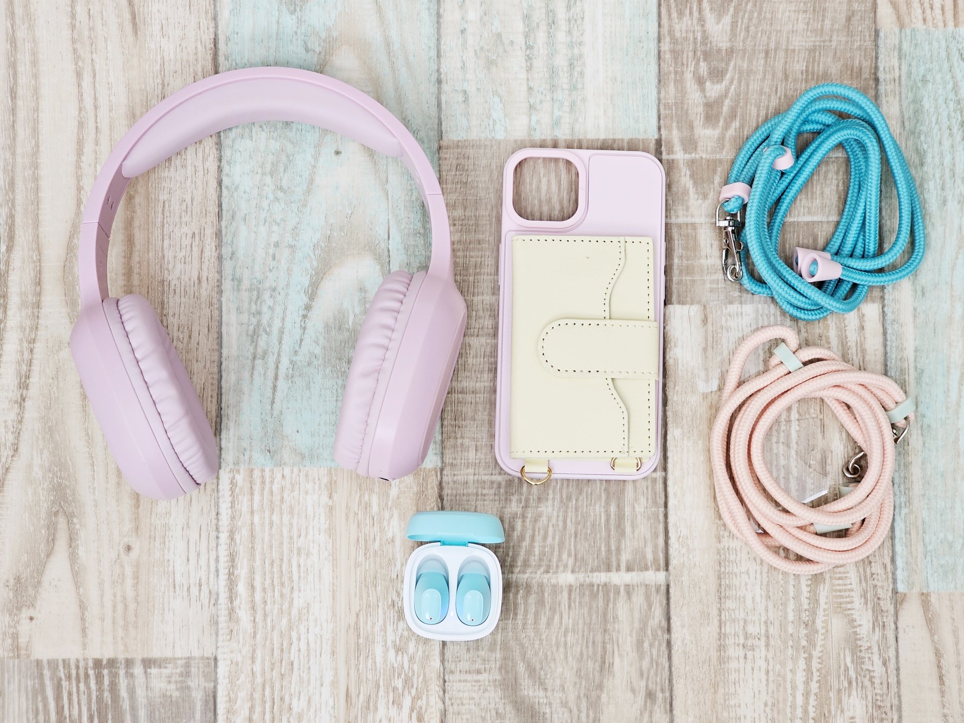 ダイソーの1,000円 BTヘッドホン、最高のコスパ！気まぐれに気の向くままに