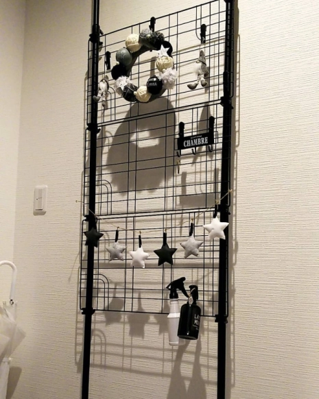 やっぱり「100均突っ張り棒」最強！ワイヤーネットと神コラボで家中ムダなし収納ヨムーノ