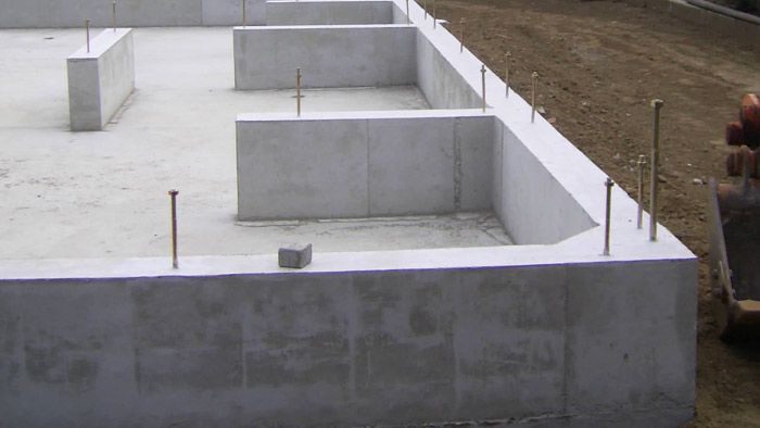 基礎立上り高さとして