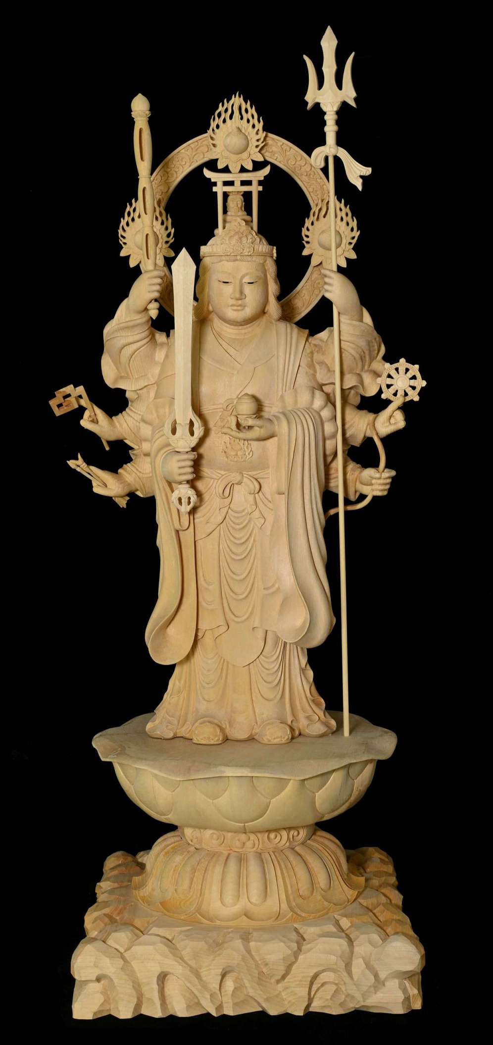 加藤巍山さんの作品artfairtokyo2023 大陸の西の方から体一つで旅にでて、日本の森の深いところで禅定にはいっている修行者なのかなぁと勝手ながら想像しましたとても個人的な感想です巍山さんの力強い握手とまっすぐさとこちらの作品にとっても励まされました