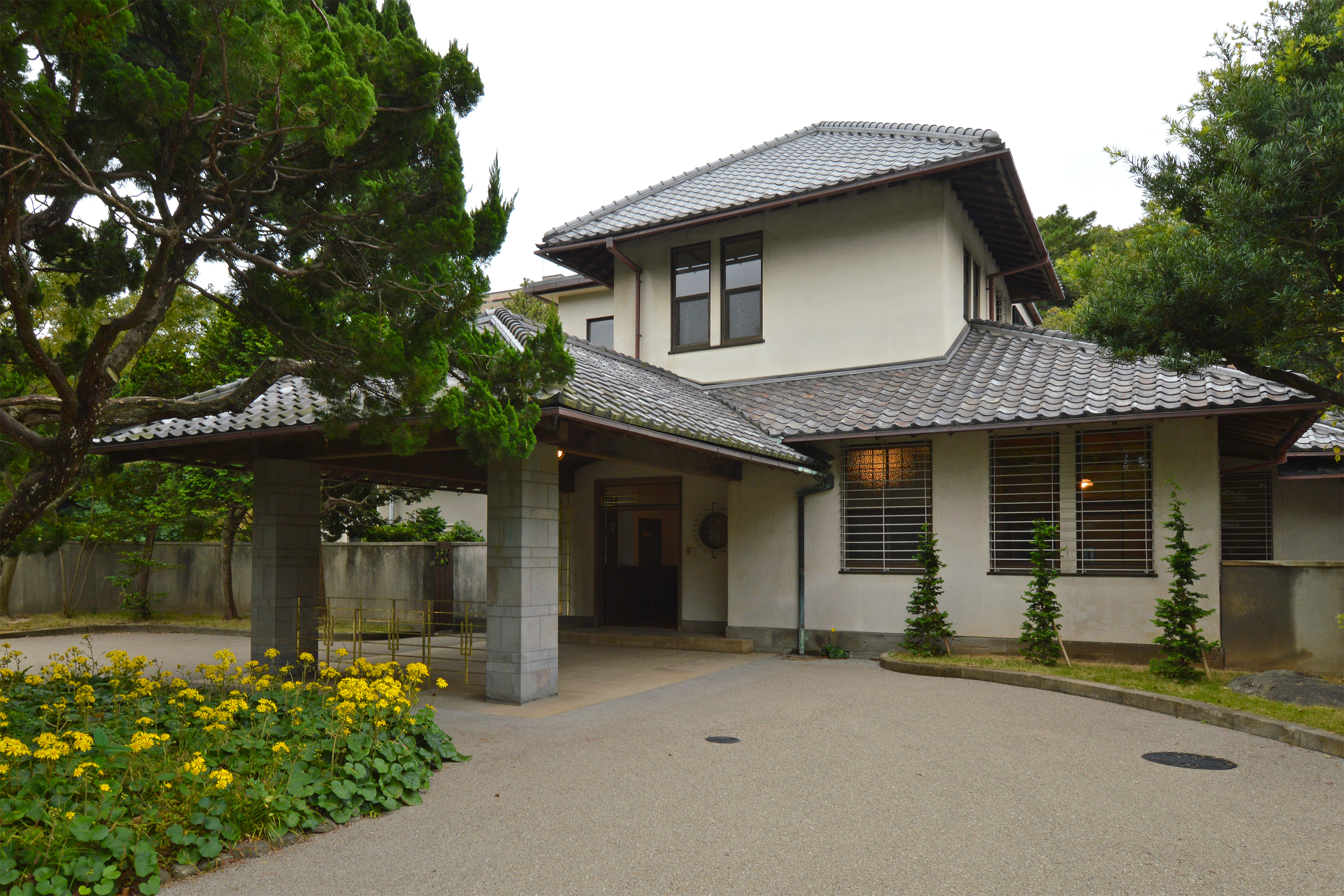 優しい眼差し・旧安川邸と葉っぱ切り絵海はあるか 旅ときどき畑、酒ときどき文学