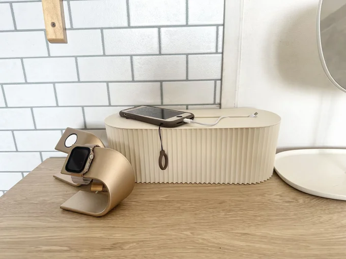 充電しながらスッキリ収納！ 充電ステーション山崎実業