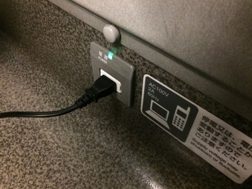 画像 新幹線のコンセント使用時に配慮すべきポイント 快適に使うための工夫とは 1 2 - ライブドアニュース