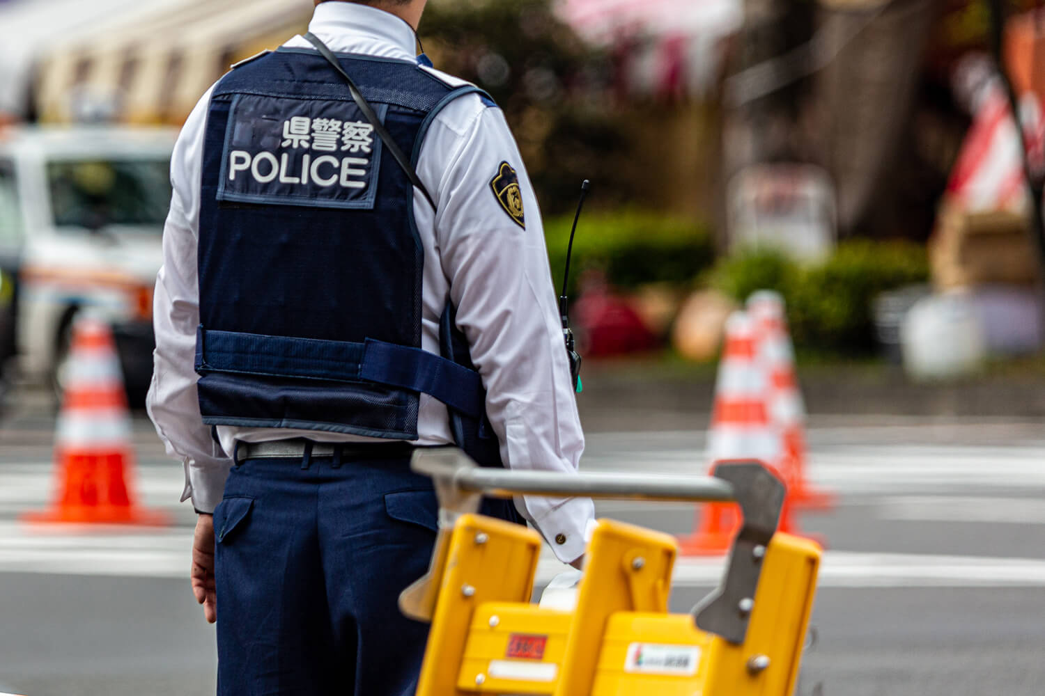 警察官が車の後ろを触る理由TikTok