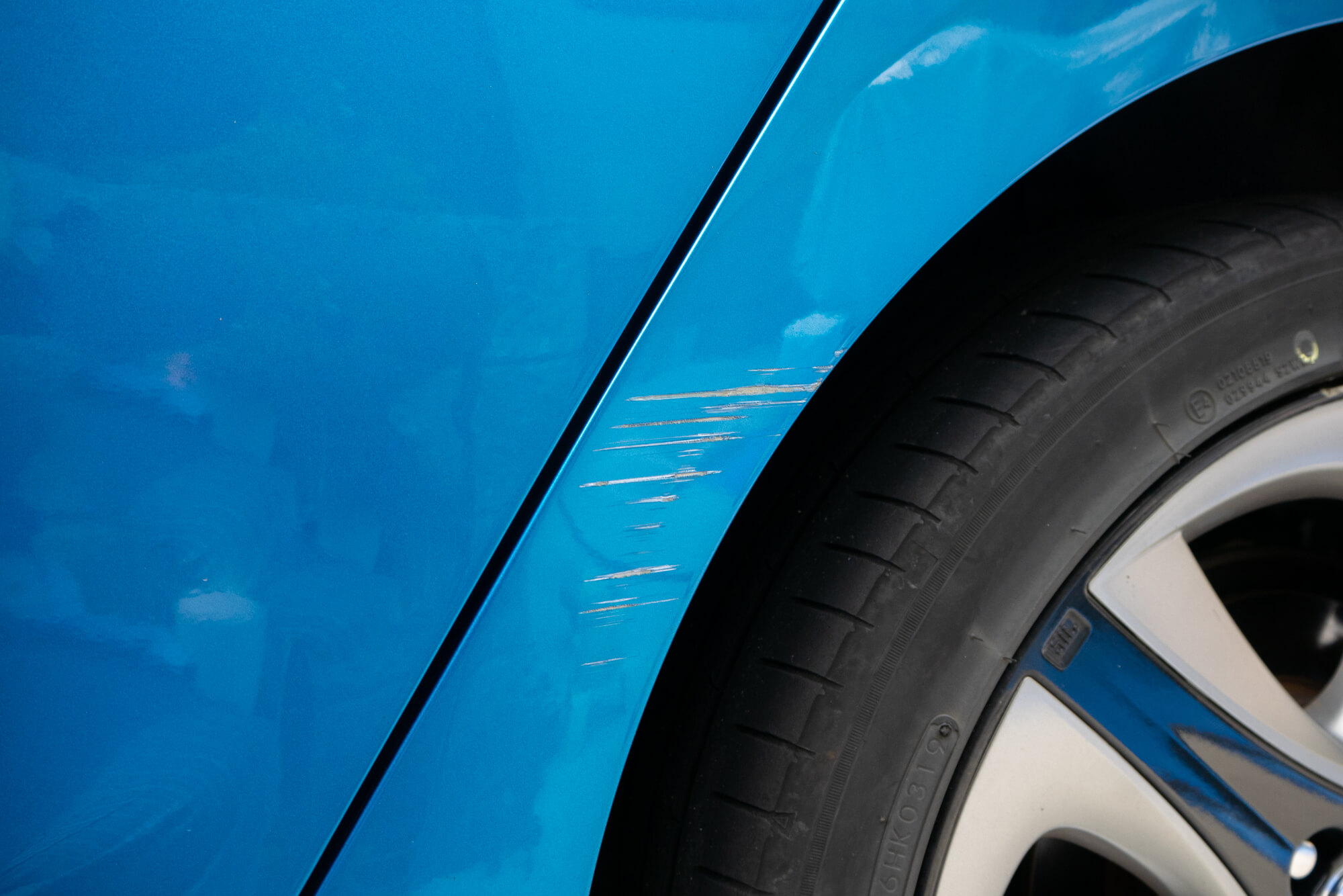 安い費用で車についた傷を修理したい！費用目安やおすすめの依頼先を解説ENEOSウイング サービスマガジン