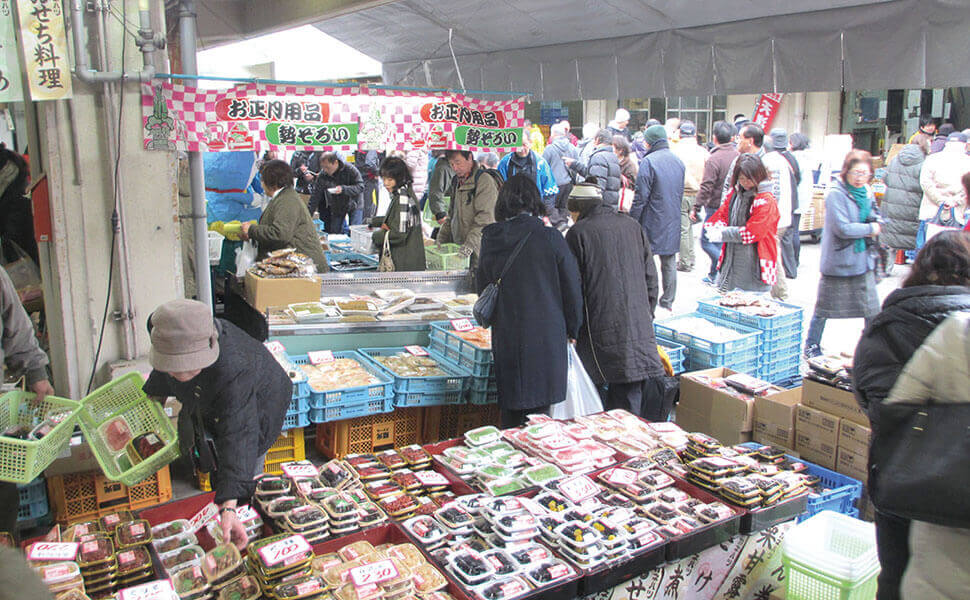 年末年始の食材求め 宮崎市の市場活気 - Miyanichi e-press