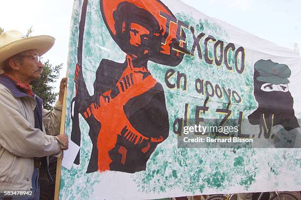 覆面のマルコス、テレビ生放送に出演東亜日報