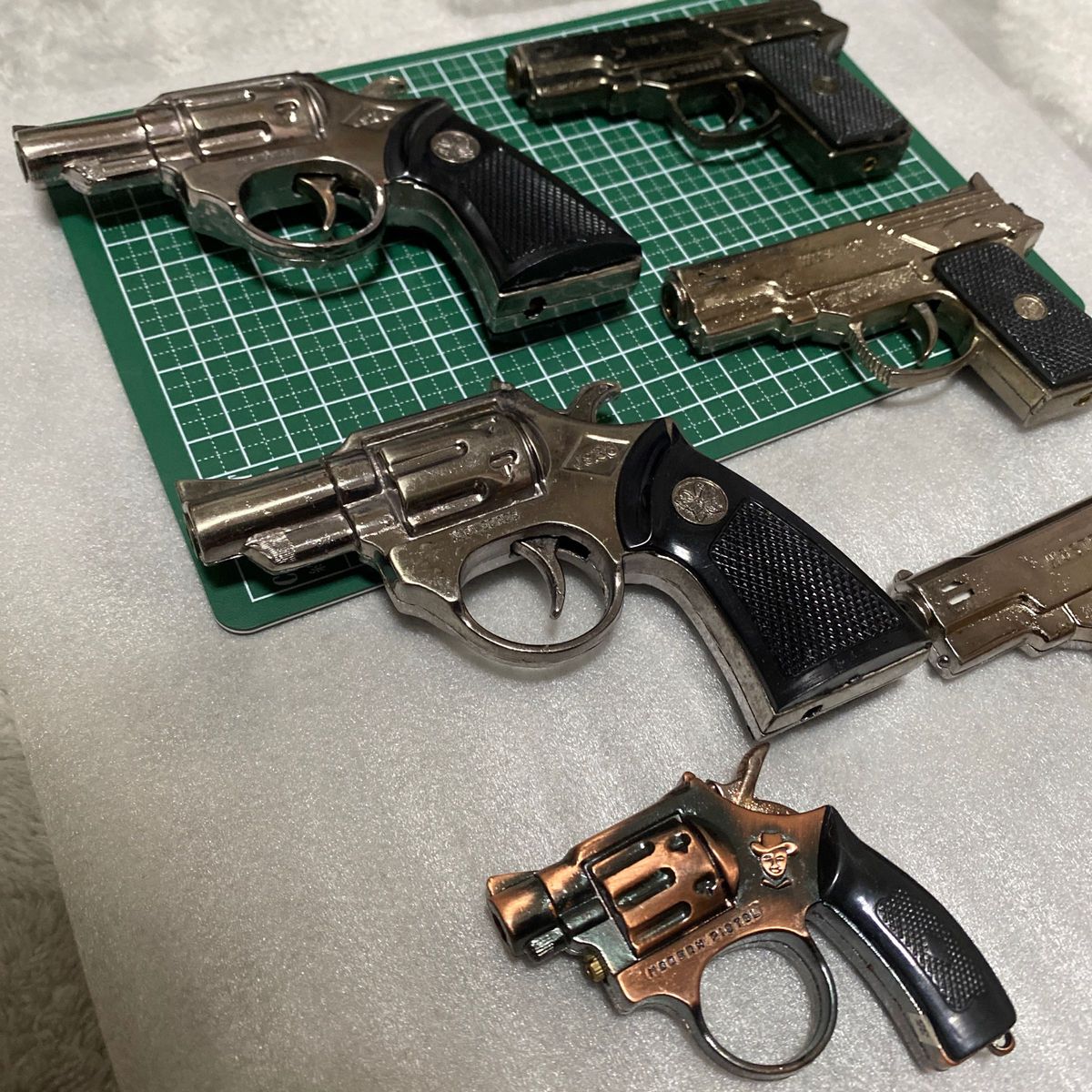 ギャングが銃を保持しています。の写真素材・画像素材 Image 4041615