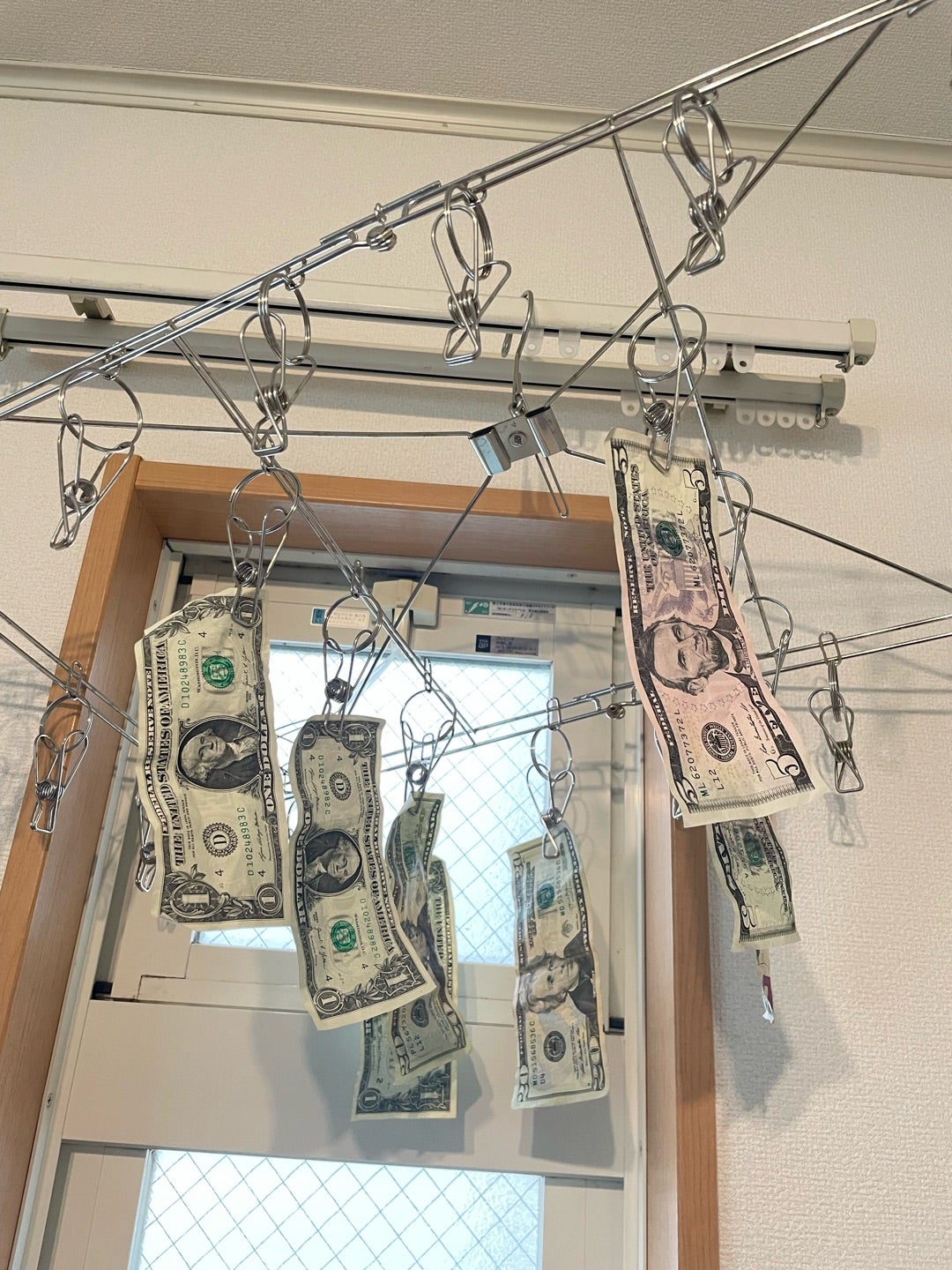 お札が油で汚れたら？お札は洗える!?銀行や郵便局で交換