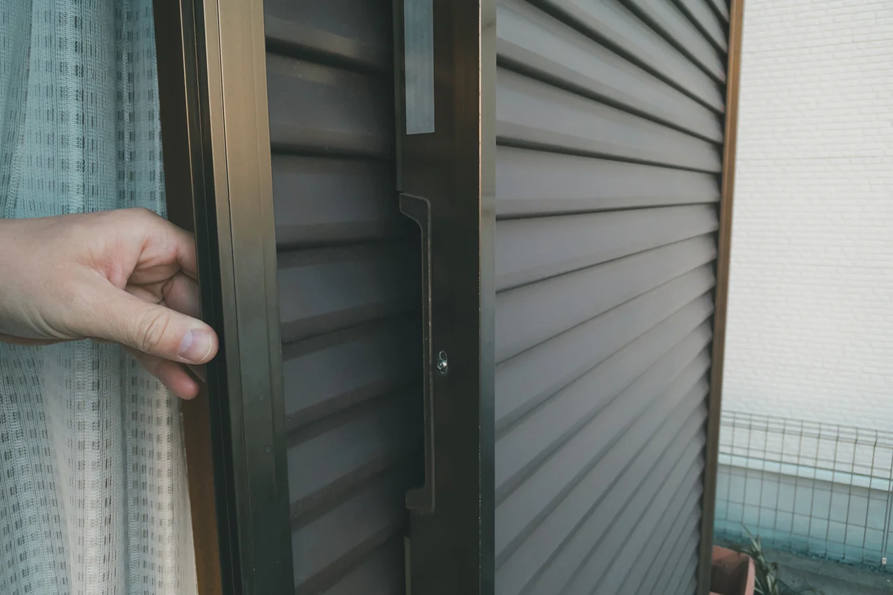 2025年版 補助金 雨戸・シャッターが命を守る理由！窓リフォームで備える防災力トータスエステート本店広島市安佐北区窓・玄関ドア・エクステリアリフォームのプロショップ