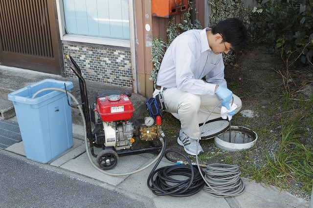 排水管高圧洗浄ってどこの排水管を洗浄するの？」「作業の順番は？」を徹底解説！全国施工可 建物管理に強いビルメンテンス会社をお探しならマコム