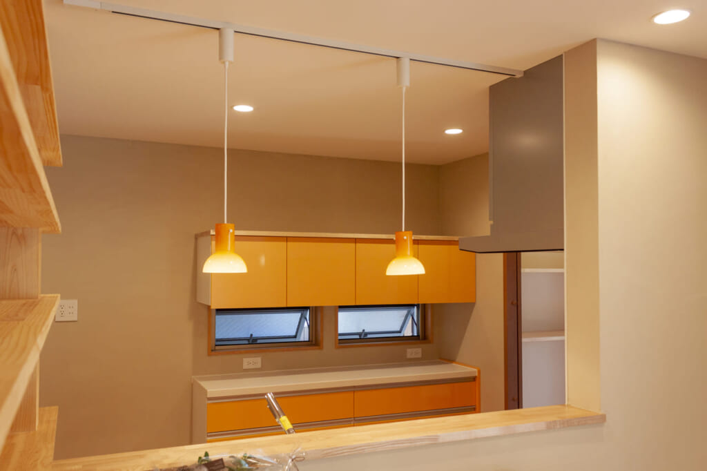 ライティングレールって何？メリット・デメリットや、賃貸でも自分でつける方法は？goodroom journal