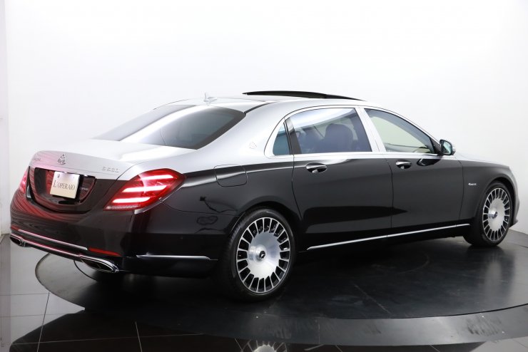 メルセデスマイバッハ Sクラス マイバッハS550デジーノデジーノスタイルパッケージ特注オーダーカラーマグネタイトブラックシルバーツートン正規ディーラー車右ハンドル法人オナ禁煙屋根保管内装デジーノベージュフルレザーインテリアBluetoothオーディオ鍛造20インチ