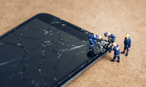 ASCII.jp：スマホの画面にヒビが入った時の応急処置