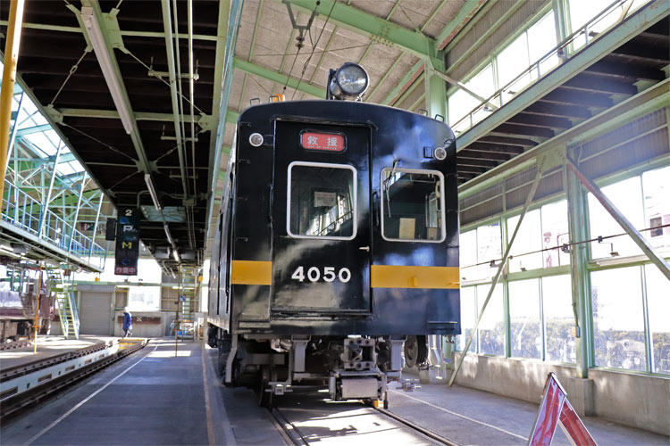 JR西日本227系電車 - Wikipedia