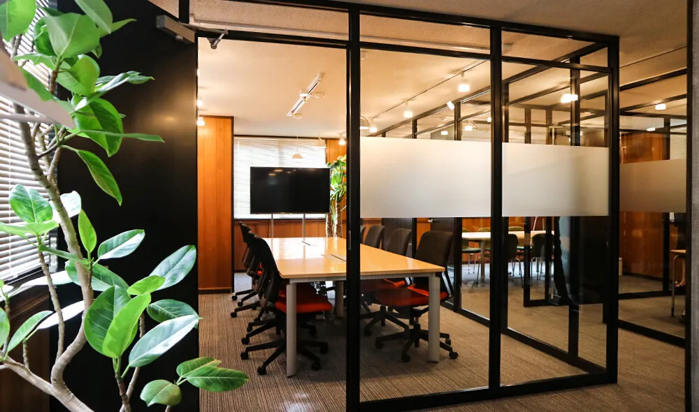 2025年版 おしゃれオフィスの事例40選！ジャンル・スタイル別にご紹介