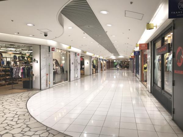 昭和ディープ 現存する日本最古の地下街「浅草地下商店街」へ - 世界をふらっと旅しよう